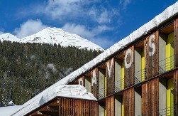 Privatni avioni, iznajmljeni kaputi, tanke cipele - Davos zatekao elitu nespremnu, ljudi se smrzli