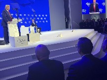 PRVI RED U DAVOSU: Vučić prati obraćanje američkog predsednika