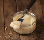 Zaboravljeno „oružje“ protiv kašlja: Svi jurimo skupe suplemente, a ova mast je nekad bila prva pomoć za pluća i prehladu