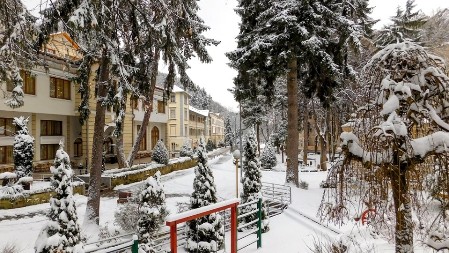 ATRAKTIVNA BANJA U SRBIJI U KOJU SE NAJVIŠE IDE ZIMI Prelepa je i puna lekovitih termalnih izvora, a samo je na 2 sata vožnje od Beograda