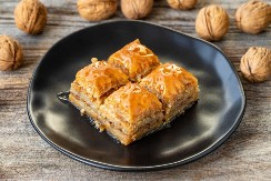 BAKLAVA SA ROZEN KORAMA ZA OPUŠTEN PETAK Neodoljiva i posna, i dupla mera je ništa