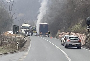 BUKTINJA NA MAGISTRALI! Zapalio se kamion, evo šta je bilo sa vozačem!