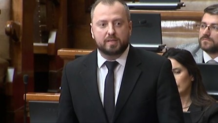 DA LI OSEĆATE MUČNINU DA VAM PICULA ISPOSTAVLJA ZAHTEVE? Mirković digao buru u Skupštini Srbije