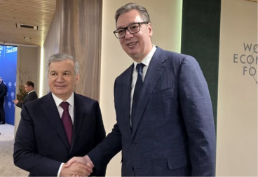 "MNOGO SAM SREĆAN ŠTO SAM IMAO PRILIKU ZA KRATAK I SRDAČAN SUSRET" Predsednik Vučić u Davosu sa predsednikom Uzbekistana Mirzijojevim