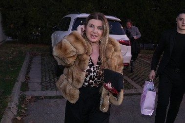 VIKI PROGOVORILA O RASTURANJU TAŠKETOVOG PRVOG BRAKA Pevačica 20 godina ćutala, vreme je da se zna!