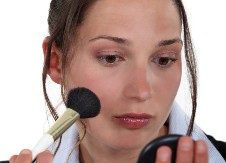 "Puder se kruni i skida sa kože, odvaja se u komadićima": Čitateljka u agoniji, a mi smo joj dali rešenje