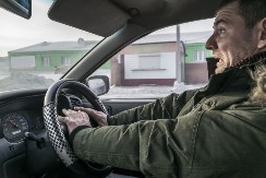 VOZAČI, PAŽNJA! Obavezno skinite zimsku jaknu pre vezivanja pojasa - može da vas košta života! 