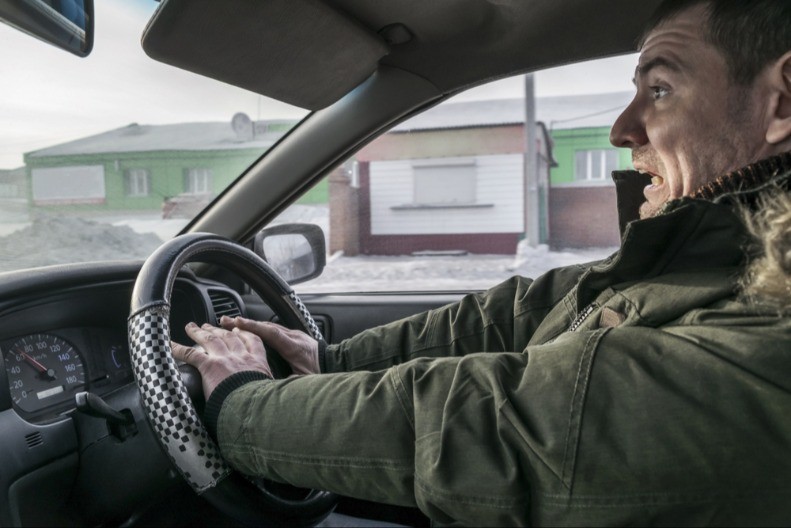 VOZAČI, PAŽNJA! Obavezno skinite zimsku jaknu pre vezivanja pojasa - može da vas košta života! 