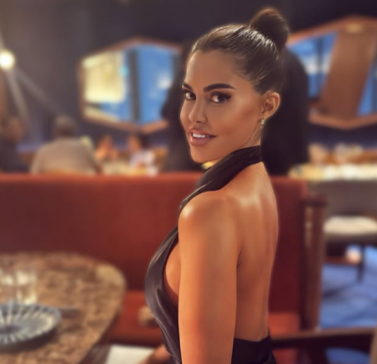 "GLUPA K'O TOP, NISKOINTELIGENTNI NARCIS" Dijana Dilajn na meti kritika, razbesnela korisnike Iksa! (FOTO)