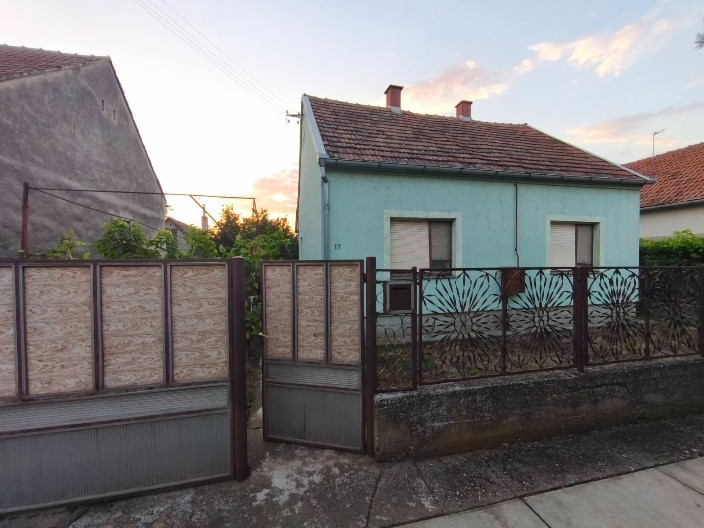 SRBIN PRODAJE KUĆU Samo 7.350 km od Njujorka, popust 200.000 evra!