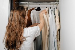 OBAVEZNO PROBAJTE Ovo je najbolji prirodni TRIK koji uklanja miris vlage iz ormara