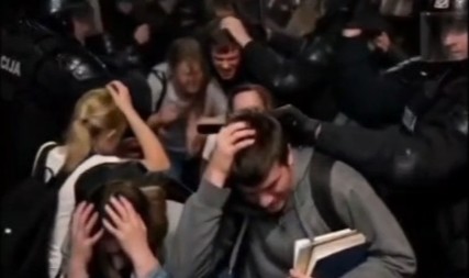 ZA OVO TREBA HAPSITI! Blokaderi zloupotrebili veštačku inteligenciju, uputili kletve i pretnje srpskoj policiji