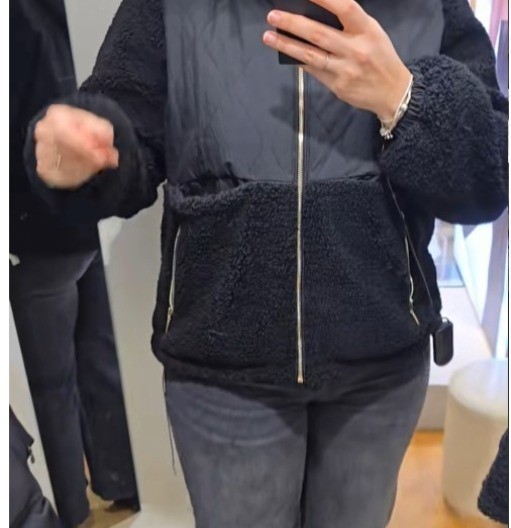 Zavukla ruku u džep jakne u radnji – i ostala u šoku: „Ovo je dno dna“ (VIDEO)