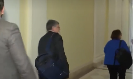 PICULA ODBIO DA KAŽE DA SE U JASENOVCU DOGODIO GENOCID Zbog ovog pitanja pobegao je od novinara kao oparen!