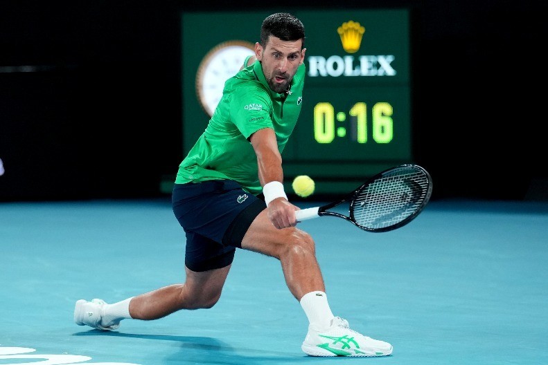 JOŠ JEDNA PREPREKA USPEŠNO PRESKOČENA Novak bez izgubljenog seta do osmine finala Australijan opena