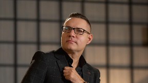 "BUDALAŠTINE I VULGARNI TEKSTOVI" Danijel Ðurić žestoko o estradi: "Moj otac je pomogao najvećim zvezdama, a onda su svi nestali" 