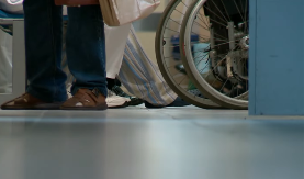 GOSPOĐA PODIVLJALA U HRVATSKOJ BOLNICI Krenula da mlati radnika, pa onda koleginica priskočila...