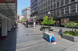 HULIGANI LOMILI FOTO-KABINU U KNEZ MIHAILOVOJ Snimak vandalskog ponašanja osvanuo na društvenim mrežama