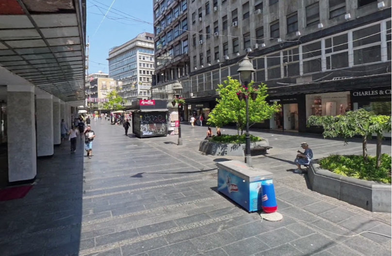 HULIGANI LOMILI FOTO-KABINU U KNEZ MIHAILOVOJ Snimak vandalskog ponašanja osvanuo na društvenim mrežama