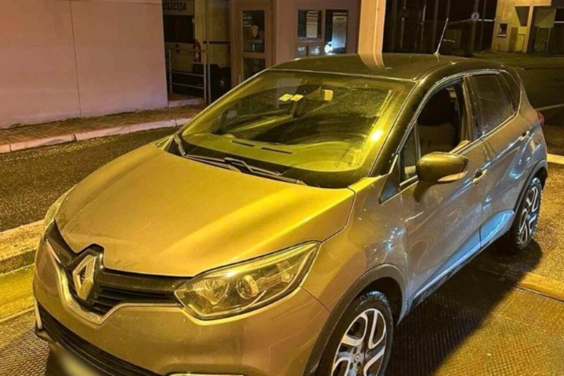 ZAPLENJEN AUTOMOBIL KOJI POTRAŽUJE FRANCUSKA „Reno kaptur“ oduzet na graničnom Crne Gore