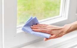 Moja PVC stolarija je uvek bela kao sneg! Sve fleke skinem očas posla jeftinim sredstvom