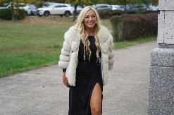 GOGA GAČIĆ NAKON RAZVODA U ZAGRLJAJU DRUGOG Pljušte poljupci sa misterioznim muškarcem! (FOTO)