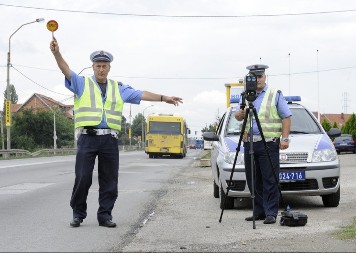 Srpski vozači strahuju od novih radara - snimaju telefon, pojas, preticanje i još sedam prekršaja,  ovo je spisak 29 lokacija