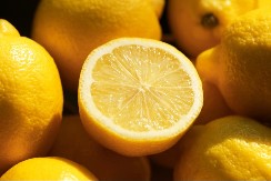 STARI TRIK KOJI UVEK UPALI Stavite LIMUN na vidno mesto u domu, evo šta će se desiti