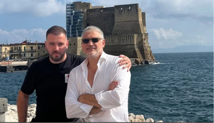 ACA KOS JOŠ JEDNOM POKAZAO BLISKOST SA ČEDOM Otkopčana košulja i ruka preko ramena, ovako uživaju!