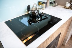 EVO KAKO DA BRZO I LAKO OČISTITE ŠPORET SA RAVNOM PLOČOM Nema ribanja satima ni hemije