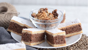 RUSKA PITA SA ČOKOLADOM PRIMER SLATKOG ALI SA MEROM A podseća na lenju pitu