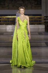 MOŽE NA NEDELJI MODE U PARIZU, A MOŽE I NA SRPSKOJ SVADBI Kreacije zasenile modne sladokusce, devojke u Srbiji će biti oduševljene kad vide šta se vraća u modu