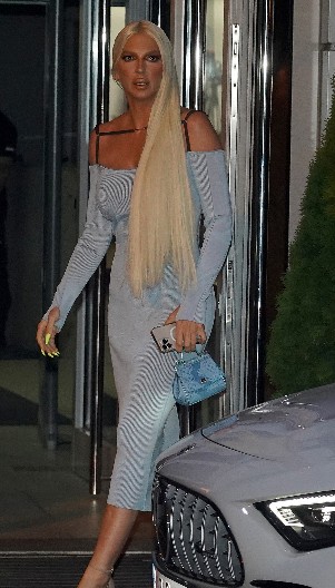 BAGRA, U DRUGOJ ZEMLJI BI ZA OVO BILI SUROVO KAŽNJENI Jelena Karleuša se obratila studentima: Obožavam što će se to desiti!