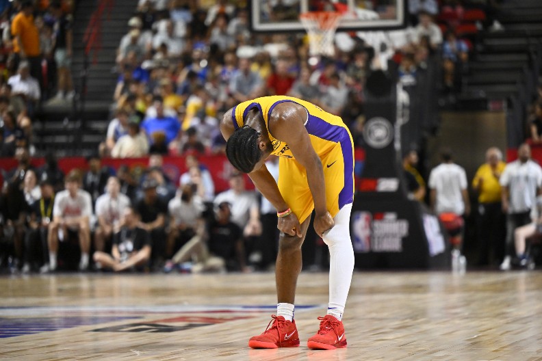 LEBRONOV SIN KRENUO NA SRBINA Broni dao koš, a onda je brutalno ponižen (VIDEO)