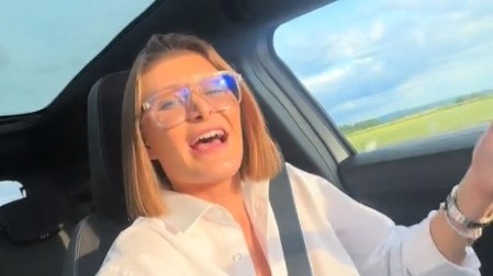 HRVATSKA INFLUENSERKA DOŽIVELA ŠOK U BEOGRADU Sedela u kafani, a onda nastao haos - snimak ujedinio region! (VIDEO)