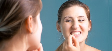 DOBRO POGLEDAJTE SVOJE ZUBE Ova promena može nagovestiti loše navike, ako ih primetite vreme je da se obratite zubaru