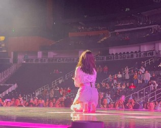 PUKLA KAO ZVEČKA, HVALI SE KAKO JE POPULARNA, A OVAMO PRAZNA ARENA? Isplivale fotografije na društvenim mrežama, ovo je stvarno stanje