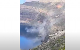 KAO DA JE SUDNJI DAN NA SANTORINIJU Apokaliptične scene na grčkom ostrvu, odvaljene stene padaju u more (VIDEO)