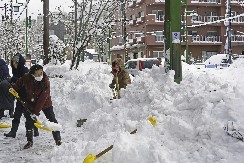 SNEG SE SRUČIO NA HOKAIDO Najveće količine padavina u istoriji merenja u Japanu! Evo kako izgledaju ulice!