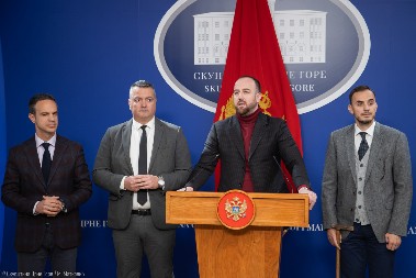 CRNOGORSKOJ OPOZICIJI OPET KRIV VUČIĆ: Spajić je želeo dogovor sa nama, ali to nije dozvolio Andrija Mandić