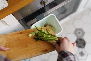 OVO NIKAKO NE BACAJTE U KANTU ZA SMEĆE Može biti užasno štetno, napravićete samo probleme
