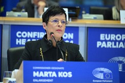 "VAŽNO JE DA SE STVORE USLOVI ZA DIJALOG" Oglasila se EU! Marta Kos: Pomno pratim situaciju u Srbiji