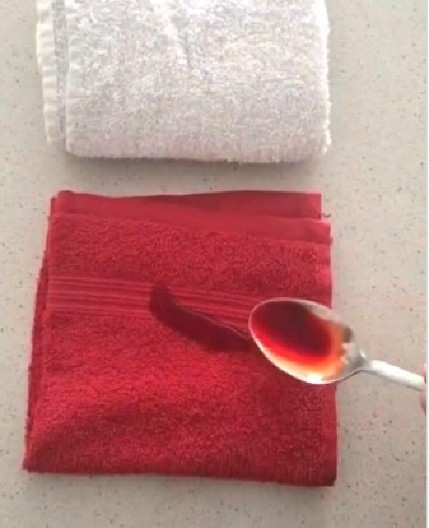 ZAŠTO SVI KUPUJU CRVENE PEŠKIRE? Medicinske sestre otkrivaju razlog