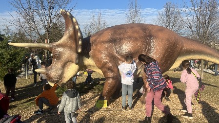 SRPSKI DINOSAURUSI POKORILI PODGORICU! Veličanstvene replike u prirodnoj veličini postavljene u Univerzitetskom parku!