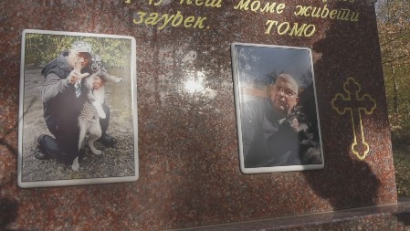 "ZAŠTO ME OSTAVI MOJ NAJBOLJI PRIJATELJU!" Tomo podigao nadgrobni spomenik svom ŽIVOTNOM SAPUTNIKU Vukiju!