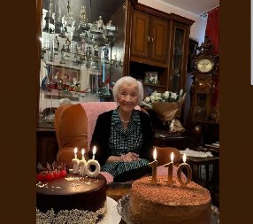 OVO JE NAJSTARIJA SRPKINJA NA BALKANU Oduvala 110 svećica, a naočare za vid i dalje ne nosi!