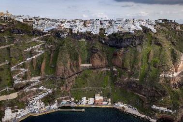GRCI PROŠLI KROZ PAKAO, GAĐAO IH CUNAMI OD 30 METARA! Razoran zemljotres već pogađao Santorini (FOTO)