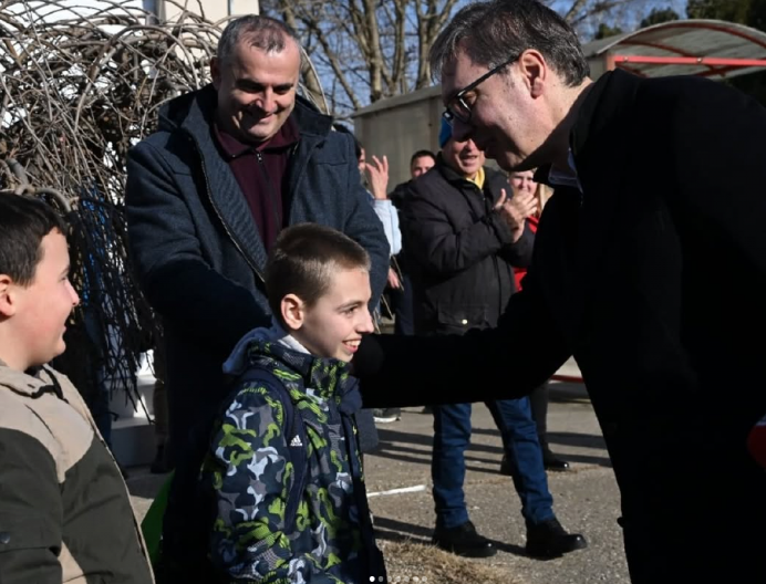 SVE IZGLEDA FANTASTIČNO, REKONSTRUKCIJA DOMA KULTURE JE ODLIČNO URAĐENA Vučić najavio razgovor sa patrijarhom, meštanima sela Velebit potrebna i crkva (FOTO)