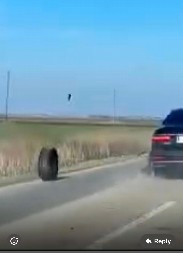 SLUČAJNOST ILI...?  Sa vozila u pokretu otpao točak dok je PREDSEDNIK VUČIĆ bio u njemu! ISTRAGA U TOKU (VIDEO)