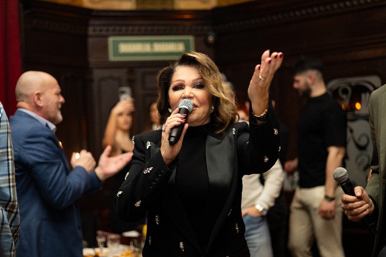 "NISAM MOGLA DA POŽELIM BOLJU PUBLIKU" Neda Ukraden se pojavila u jednom restoranu, a onda nastao haos